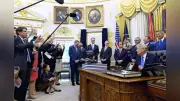 トランプ氏「ホルムズ海峡」改称言及、イランに挑発自制を警告