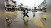 台風25号シルバーウィーク直撃、交通混乱や観光施設の休業相次ぐ