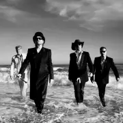 U2、9年ぶり新アルバム『光の祝祭〜カルナバル・デ・ルス』11月13日発売
