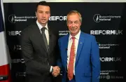 英仏の反移民政党党首、海峡渡る不法移民の根絶で覚書署名