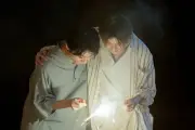 『陽キャ集団』芹沢＆鈴木、夜の海で線香花火 切ない勘違いも