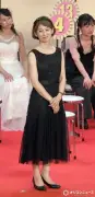 吉本新喜劇のマドンナ高橋靖子、還暦目前のドレス姿に「きれいー！」の声 座員総選挙で12位