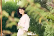 石田ゆり子、『CREA』秋号表紙で大人エレガントに 愛犬への想い語る
