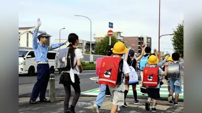 秋の交通安全運動に合わせ、千種署が見守り活動