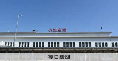 小松空港の滑走路にひび割れ、補修工事で運航停止に