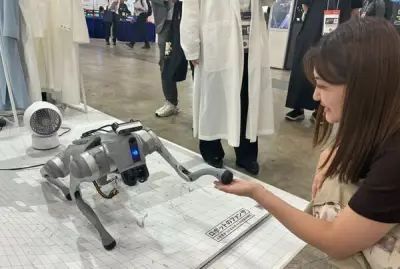 CEATEC 2026で犬型ロボットが「最高に気持ち良いお手」披露、Dentsu Lab Tokyoが研究展示