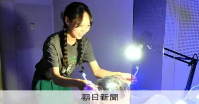耳たぶが伸びる？脳をなでられる？名古屋市立大の錯覚研究室を体験