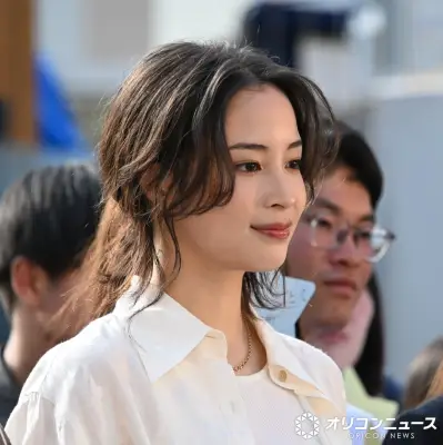 広瀬すず、男子校生の3年ぶりに話す女子に 笑顔で「こんにちは」