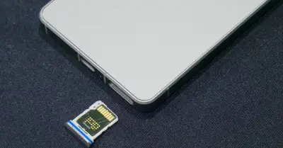 スマホのmicroSDスロットはまだ必要？ 自分に合ったデータの保存方法を考えよう