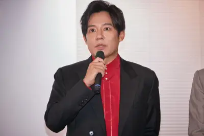 小出恵介「3000万稼げ!」シーズン2・3会見で西岡德馬と10年ぶり共演に舌巻く