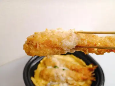 ローソン×きまぐれクック監修の魚介3品を実食！蟹味噌炒飯やエビフライ卵とじ丼の味わいは？