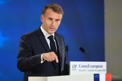 マクロン氏、EU首脳会議の移民議論を「政治色が強すぎる」と批判