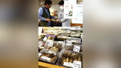長雨でマツタケ豊作、長野県内で昨年半値の店舗も 販売本格化