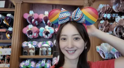 佐々木希、家族でLA旅行Vlog公開 ディズニーで子どもたちと「大はしゃぎ」