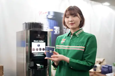 セブンカフェ累計100億杯目前、3種の青「セレクトブレンド」10月20日発売
