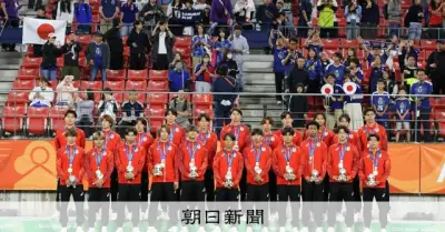 アジア大会サッカー男子決勝表彰式で韓国旗が揚がらず、選手ら戸惑う