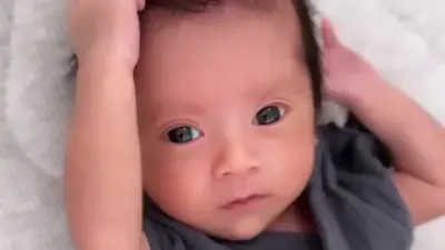 生後2カ月の赤ちゃんの驚異的まつ毛が149万再生「まつ毛で飛べそう」と話題に