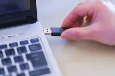 WindowsがUSBメモリの情報を残す理由と確認・削除方法を解説