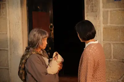 余貴美子が奇妙な赤ん坊を拾う…オダギリジョーがプロデュース&出演『妖怪、化物をひろう』予告編
