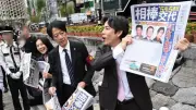 『相棒』トリオ・ザ・捜一が新橋に登場、相棒交代の号外2000枚配布