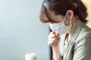 秋の寒暖差と乾燥による体調不良を防ぐ生活習慣と対策を専門医が解説