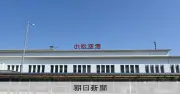 小松空港の滑走路にひび割れ、補修工事で運航停止に
