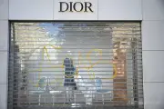 フランス暴動、即時裁判で217人に拘禁刑 ほとんどは18～25歳の男