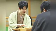 藤井聡太竜王が竜王戦第１局で先勝、服部七段の見落としで終盤に均衡崩れる