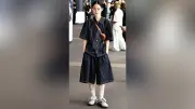 東京コレクション会場でハーフパンツ姿が人気、品良くまとめる着こなし