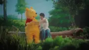 羽生結弦、プーさんと「100エーカーの森」を歩く 原作100周年セレブレーション映像公開