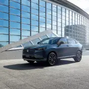 ホンダ、ヴェゼルをマイナーチェンジ 後席装備拡充と上級仕様の外観磨き込み