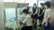 鎌倉国際文理、大学と連携し緑色蛍光たんぱく質の実験講座を実施