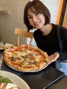 北川景子、ミラノ観光を満喫 ロンT×ジーンズのカジュアルコーデで街歩き