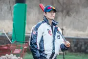 キム・ウビン主演『ギフト』、強烈な野球監督オーラの初スチール公開