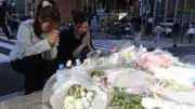 神戸・三宮の4人死傷事故から1週間、現場に献花 運転男性「体調急変」と同乗者