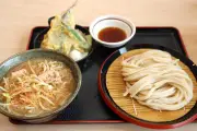 久兵衛屋「にんにく背脂肉つけ汁うどん」実食！ワシワシ麺と濃厚つけ汁の破壊力