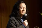 又吉直樹、相方・綾部祐二の渡米生活に「何をしているのかよくわからない」とボケる