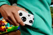 マイクロソフト、小型Xbox純正コントローラー「XBOX Nano」発表 税込8000円で11月発売