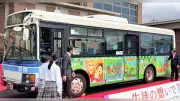 宮崎日大高生が描く神楽や埴輪、ラッピングバスで宮崎市内を運行開始