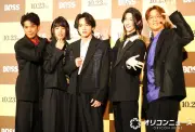 モナキ、黒スーツ姿の“黒モナキ”で登場 純烈・酒井一圭は照れ笑い「めちゃくちゃ恥ずかしい」