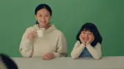 榮倉奈々、新CMで子役・前田花と共演「選べるってしあわせ」