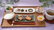 NHK『激突メシあがれ』で『ブラッサム』コラボSP、宇野千代イズムの朝ごはん紹介