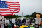 全米各地で「ノー・キングス」デモ、期日前投票呼び掛け 推計3000件