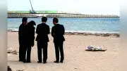 辺野古沖事故で娘失った両親、誕生月に現場の浜辺で献花