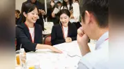 ピジョン、育児の孤立防ぐ「子育てエンゲージメントカード」開発 社員研修で活用