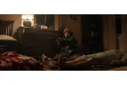 映画『バイオハザード』本編映像公開、主人公がショットガンで脅威に立ち向かう