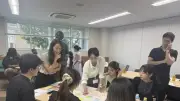 思春期女子の自殺急増、SNSの負の側面が影響か 孤独感とやせ願望がリスク