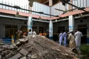 パキスタンの学校で屋根崩落、子ども32人と教師1人死亡