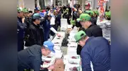 ナガス生肉、過去最高の1キロ35万円 下関で今季初競り
