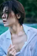新浜レオン、初写真集発売決定 30歳で“大人の色気”解禁、大胆カットも